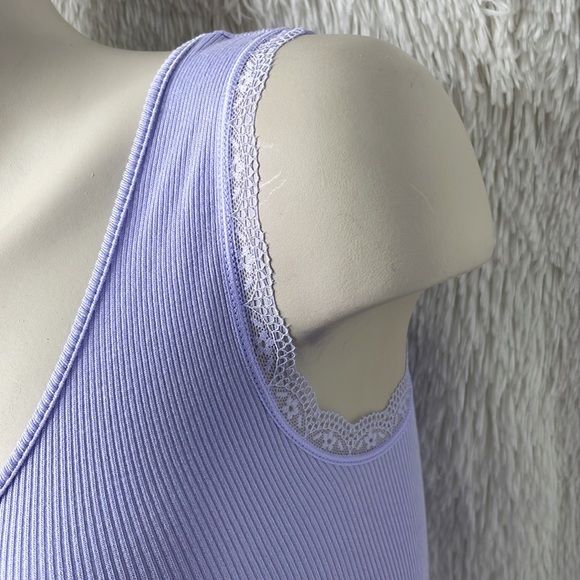 Crop Top Lavender With Ruched Lace - Picture 4 of 4